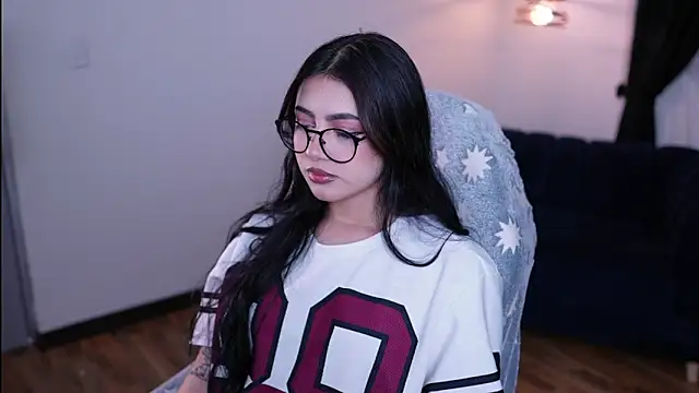myeimmy 33 online show from July 10, 2026, 1:44 pm