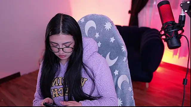 myeimmy 33 online show from July 11, 2026, 1:33 pm