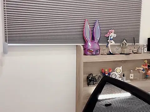 Zozo qq online show from November 1, 2025, 1:49 pm