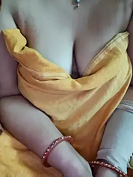 milf-kaira online show from January 3, 2025, 6:00 am