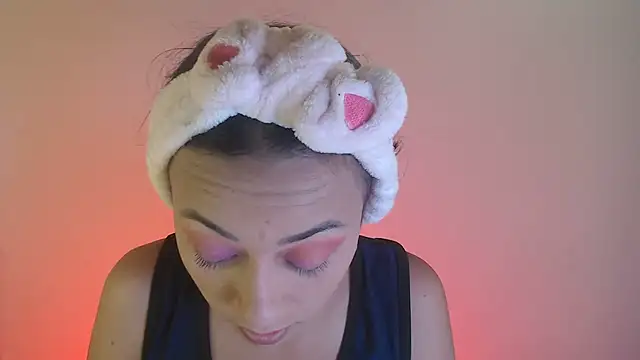 Little aphrodite online show from October 17, 2025, 7:15 pm