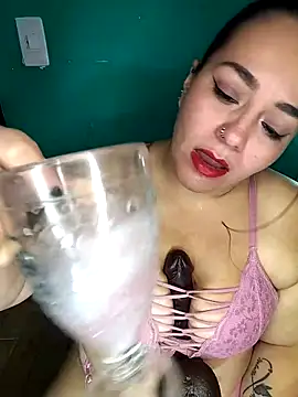 Snapshot of emily_sweet13 chatting on February 4, 2026, 1:55 am emily sweet13 online show from February 4, 2026, 1:55 am