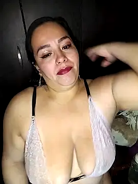 Snapshot of emily_sweet13 chatting on February 1, 2026, 6:44 am emily sweet13 online show from February 1, 2026, 6:44 am