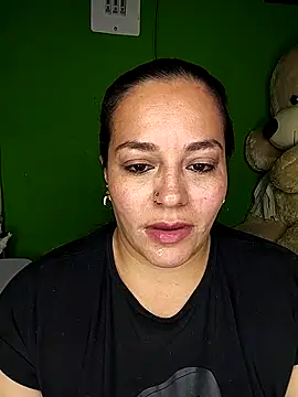 Snapshot of emily_sweet13 chatting on April 7, 2026, 2:35 am emily sweet13 online show from April 7, 2026, 2:35 am
