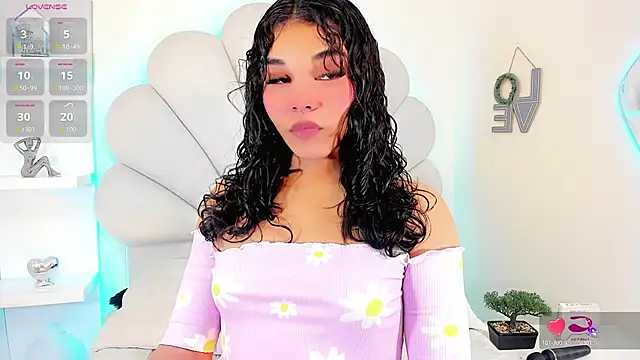 ValentinaMarinn online show from October 16, 2025, 8:50 pm