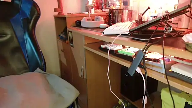 DirtyDi97 online show from October 22, 2025, 4:12 am