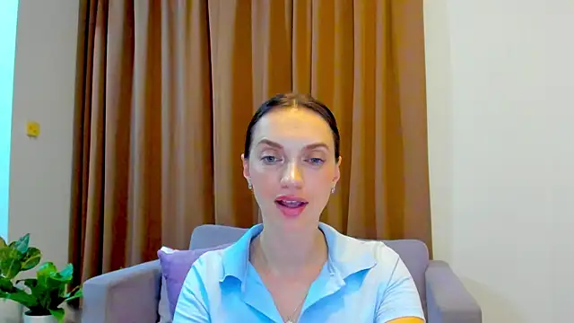 Snapshot of LovelyeeMia chatting on October 17, 2025, 12:18 pm LovelyeeMia online show from October 17, 2025, 12:18 pm