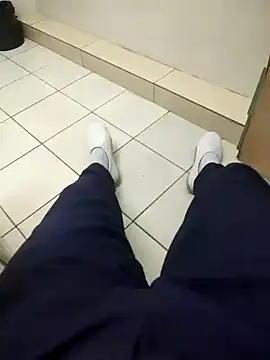 gatmoreno1 online show from September 26, 2025, 4:58 pm