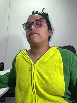 Snapshot of angela_angels_ chatting on October 2, 2025, 3:43 am angela angels online show from October 2, 2025, 3:43 am