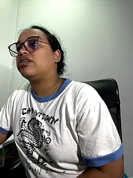 Snapshot of angela_angels_ chatting on October 6, 2025, 1:29 am angela angels online show from October 6, 2025, 1:29 am