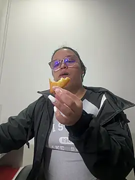 Snapshot of angela_angels_ chatting on March 9, 2025, 11:56 pm angela angels online show from March 9, 2025, 11:56 pm