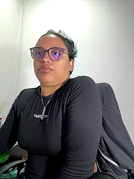 Snapshot of angela_angels_ chatting on October 31, 2025, 11:44 pm angela angels online show from October 31, 2025, 11:44 pm