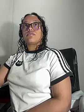 Snapshot of angela_angels_ chatting on March 17, 2025, 12:10 am angela angels online show from March 17, 2025, 12:10 am