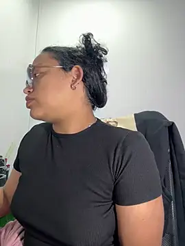 Snapshot of angela_angels_ chatting on October 31, 2025, 3:25 am angela angels online show from October 31, 2025, 3:25 am