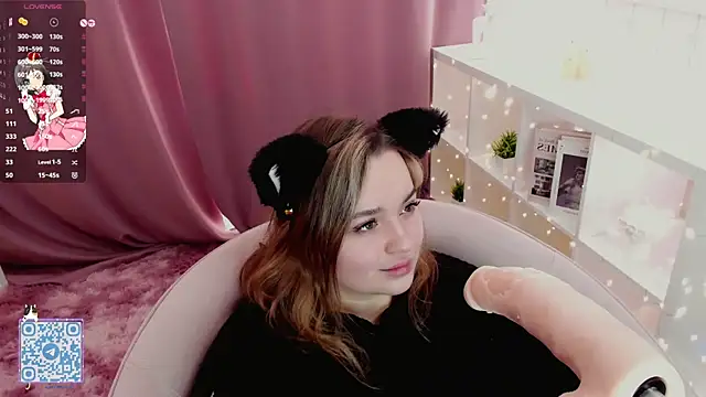 Snapshot of AlliceBrown_ chatting on March 20, 2025, 9:15 am AlliceBrown online show from March 20, 2025, 9:15 am