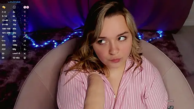 Snapshot of AlliceBrown_ chatting on February 15, 2025, 10:31 pm AlliceBrown online show from February 15, 2025, 10:31 pm