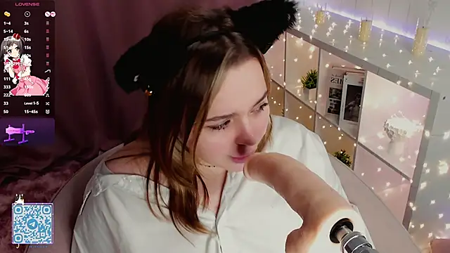 Snapshot of AlliceBrown_ chatting on March 13, 2025, 10:05 am AlliceBrown online show from March 13, 2025, 10:05 am