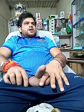 Snapshot of Priynkarani chatting on January 18, 2026, 12:52 pm Priynkarani online show from January 18, 2026, 12:52 pm