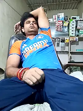 Snapshot of Priynkarani chatting on February 6, 2026, 1:07 pm Priynkarani online show from February 6, 2026, 1:07 pm