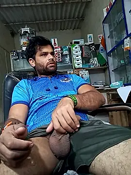 Snapshot of Priynkarani chatting on January 8, 2026, 12:33 pm Priynkarani online show from January 8, 2026, 12:33 pm