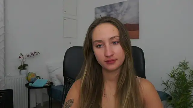 Snapshot of magic___smile chatting on December 15, 2024, 9:35 am magic smile online show from December 15, 2024, 9:35 am