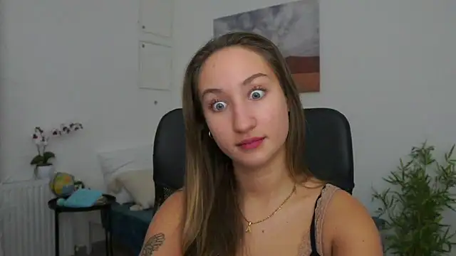 Snapshot of magic___smile chatting on January 10, 2025, 8:18 am magic smile online show from January 10, 2025, 8:18 am