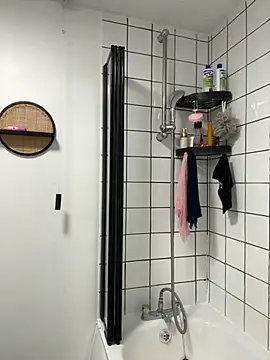 vanilla chocolate23 online show from October 17, 2025, 2:19 pm