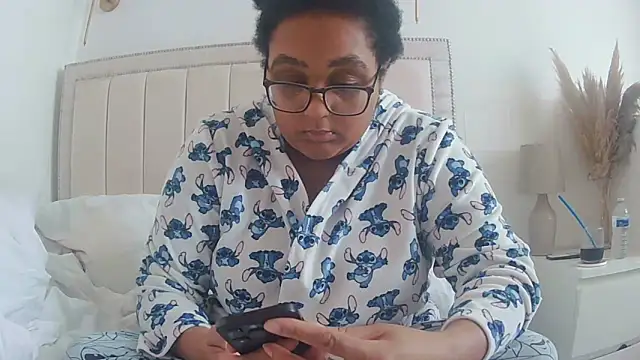 vanilla chocolate23 online show from November 8, 2025, 12:42 pm