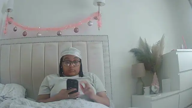 vanilla chocolate23 online show from December 21, 2025, 10:39 am