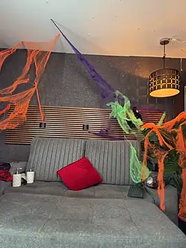  EUFRATES  online show from October 25, 2025, 5:02 pm