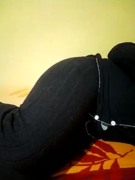 Snapshot of 3ahhd chatting on November 18, 2025, 12:04 am 3ahhd online show from November 18, 2025, 12:04 am