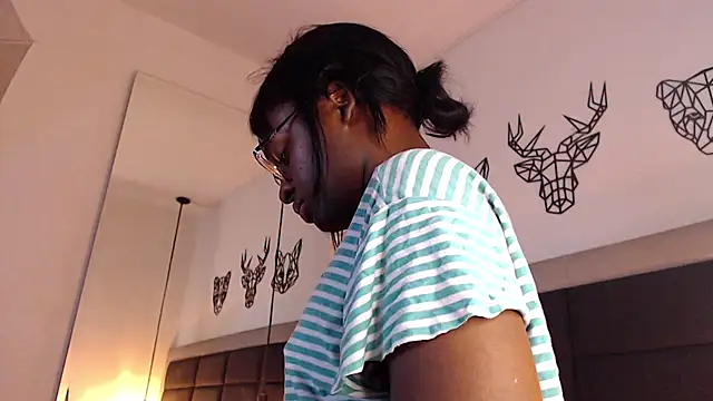 candy lovee69 online show from March 14, 2025, 9:00 pm