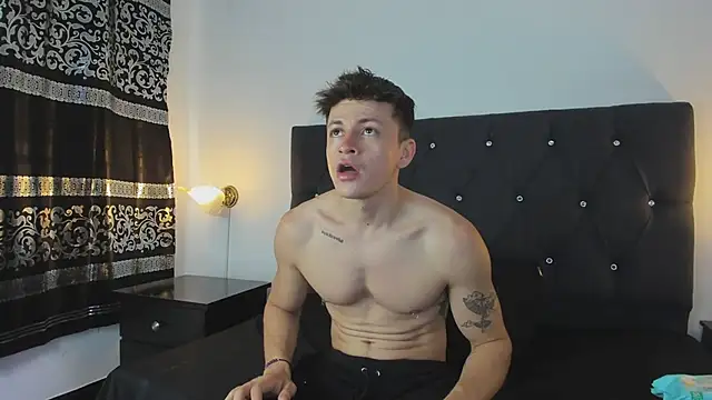 Snapshot of Angel_Cuervo chatting on February 10, 2025, 7:49 pm Angel Cuervo online show from February 10, 2025, 7:49 pm