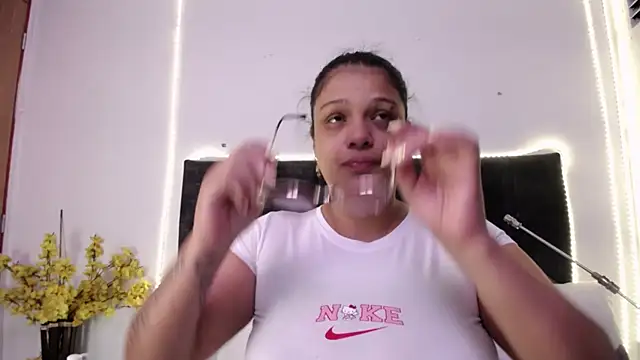 Nicol Love0 online show from May 9, 2026, 11:24 am