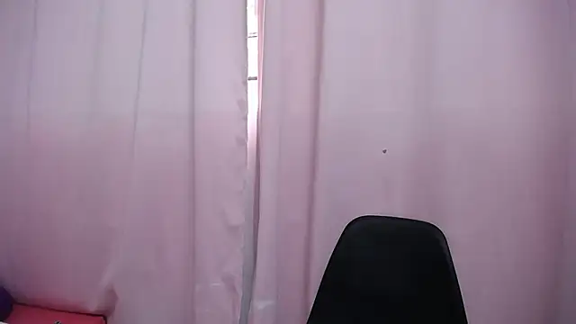 Nicol Love0 online show from September 18, 2025, 12:08 pm