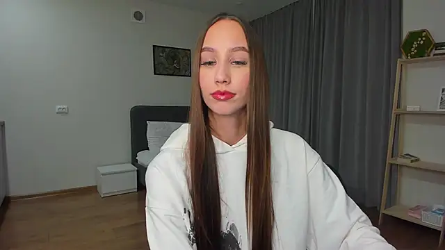 Snapshot of your_emily_ chatting on December 3, 2024, 6:44 pm your emily online show from December 3, 2024, 6:44 pm