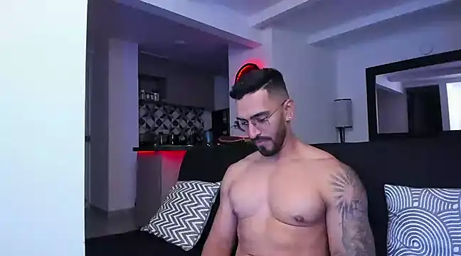 Snapshot of tony_muscle chatting on March 6, 2025, 1:58 am tony muscle online show from March 6, 2025, 1:58 am