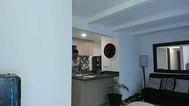 Snapshot of tony_muscle chatting on February 24, 2025, 10:36 pm tony muscle online show from February 24, 2025, 10:36 pm