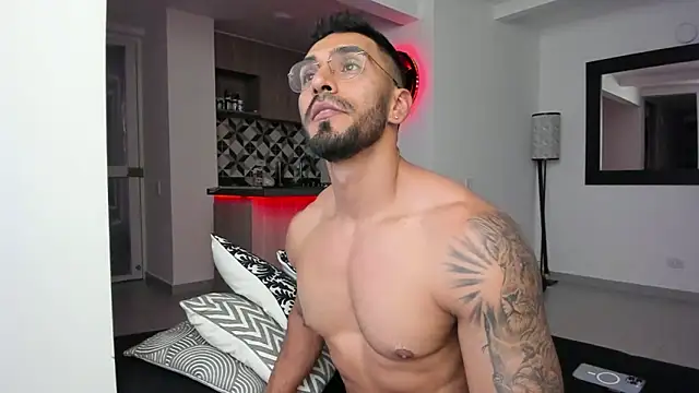 Snapshot of tony_muscle chatting on February 25, 2025, 1:41 am tony muscle online show from February 25, 2025, 1:41 am