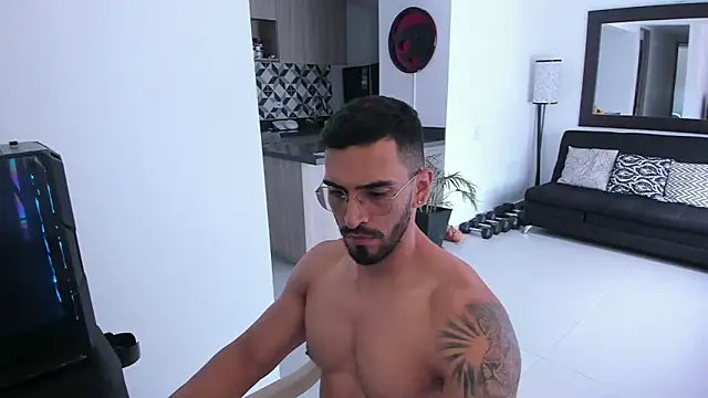 Snapshot of tony_muscle chatting on February 26, 2025, 6:37 pm tony muscle online show from February 26, 2025, 6:37 pm