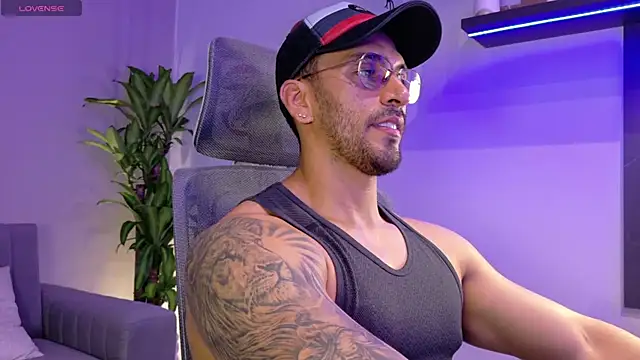 Snapshot of tony_muscle chatting on June 29, 2026, 7:13 pm tony muscle online show from June 29, 2026, 7:13 pm