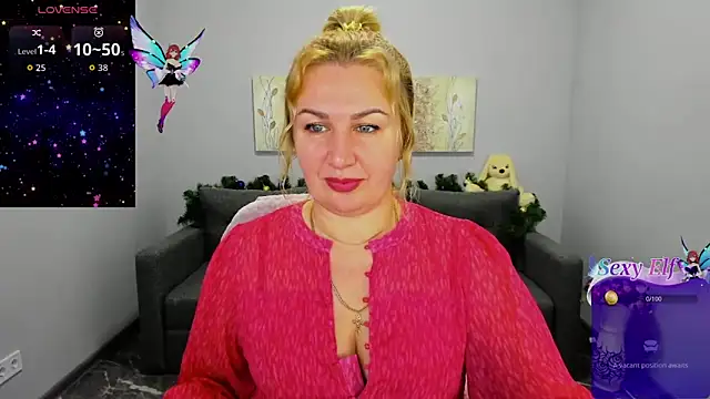 Snapshot of Lili_Crossi chatting on December 18, 2025, 6:51 am Lili Crossi online show from December 18, 2025, 6:51 am