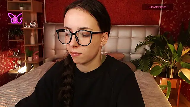 AuroraAksnesss online show from February 15, 2025, 5:17 pm