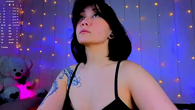 Snapshot of Renochka chatting on February 26, 2025, 4:16 pm Renochka online show from February 26, 2025, 4:16 pm