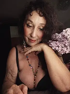 Snapshot of GypsyEsmeralda chatting on May 24, 2026, 4:18 pm GypsyEsmeralda online show from May 24, 2026, 4:18 pm