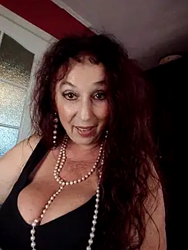 Snapshot of GypsyEsmeralda chatting on September 12, 2025, 2:50 pm GypsyEsmeralda online show from September 12, 2025, 2:50 pm