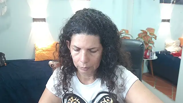 Snapshot of sila_bolum chatting on February 25, 2026, 12:44 am sila bolum online show from February 25, 2026, 12:44 am