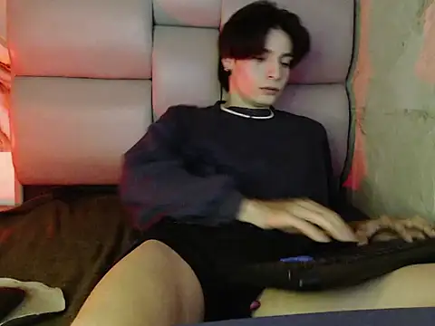 Apolo Hidalgo01 online show from October 13, 2025, 9:59 pm