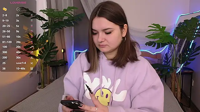 Snapshot of Alice_Walters chatting on September 29, 2025, 2:44 pm Alice Walters online show from September 29, 2025, 2:44 pm