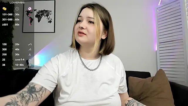 Snapshot of Alice_Walters chatting on January 23, 2025, 4:15 pm Alice Walters online show from January 23, 2025, 4:15 pm